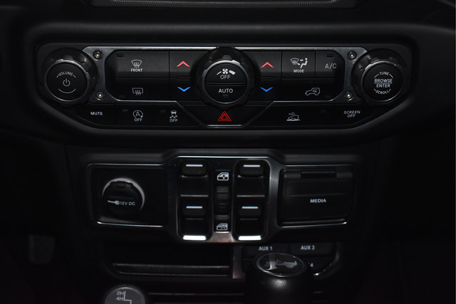 Used 2023 Jeep Wrangler Unlimited Sahara AWD/4WD image 27