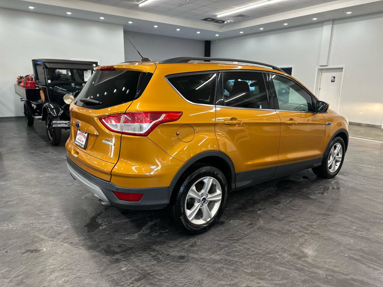 Used 2016 Ford Escape SE w/ Equipment Group 201A FWD image 5