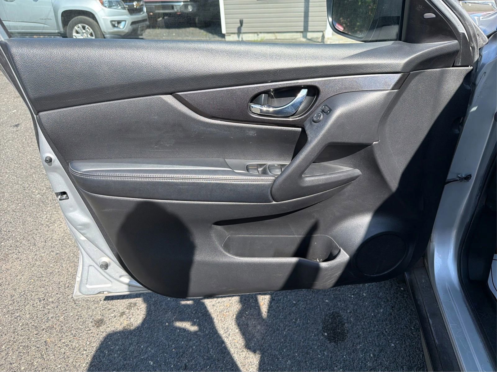 Used 2018 Nissan Rogue SV AWD/4WD image 21