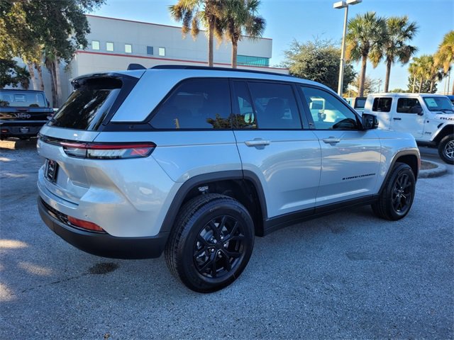 New 2025 Jeep Grand Cherokee Altitude image 14