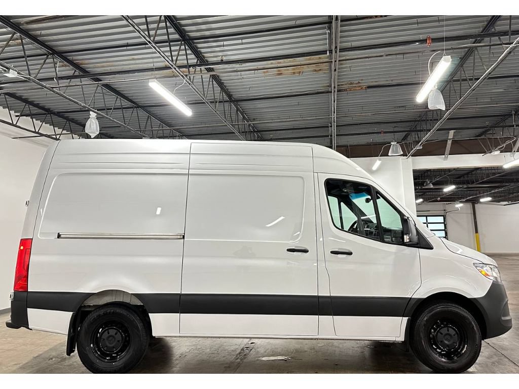 Used 2024 Mercedes-Benz Sprinter 2500 image 11
