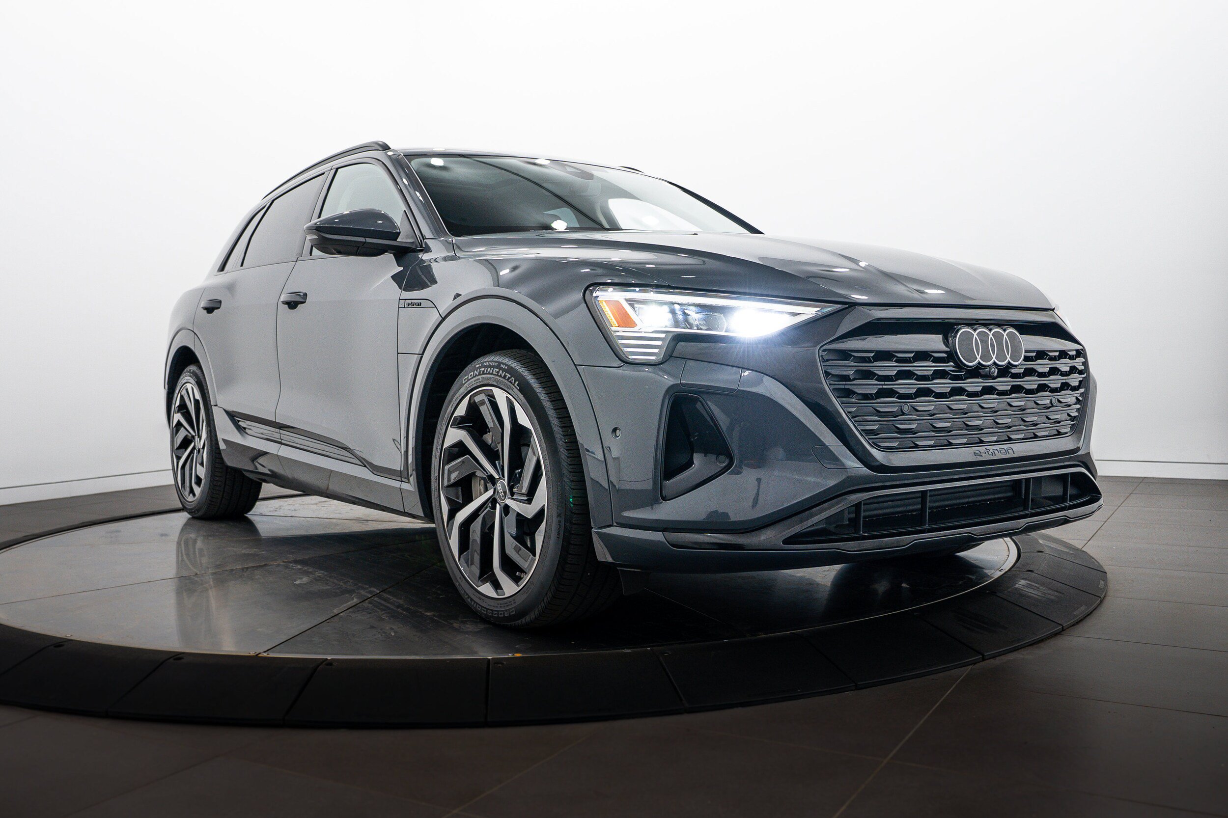 Certified 2024 Audi Q8 e-tron Premium Plus AWD/4WD image 1