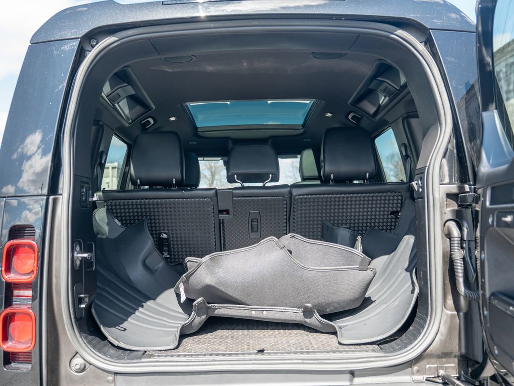 Used 2023 Land Rover Defender 110 X-Dynamic SE image 38