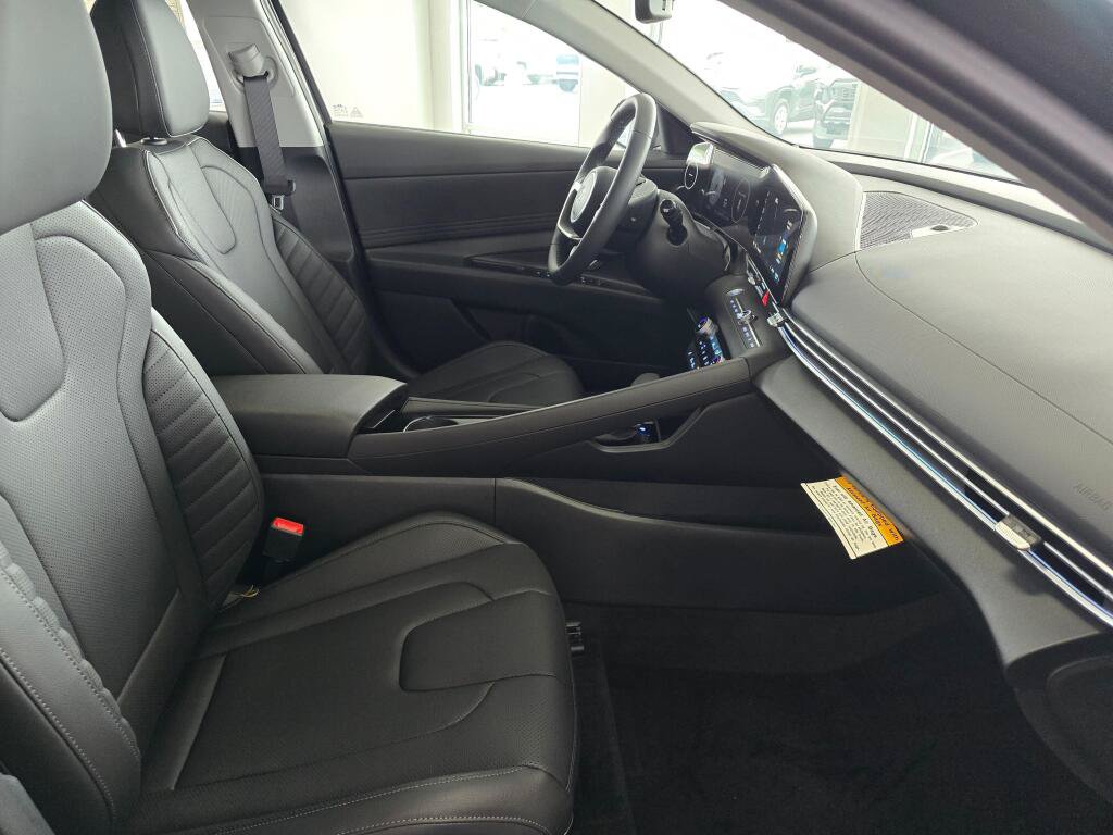 New 2026 Hyundai Elantra Limited FWD image 40