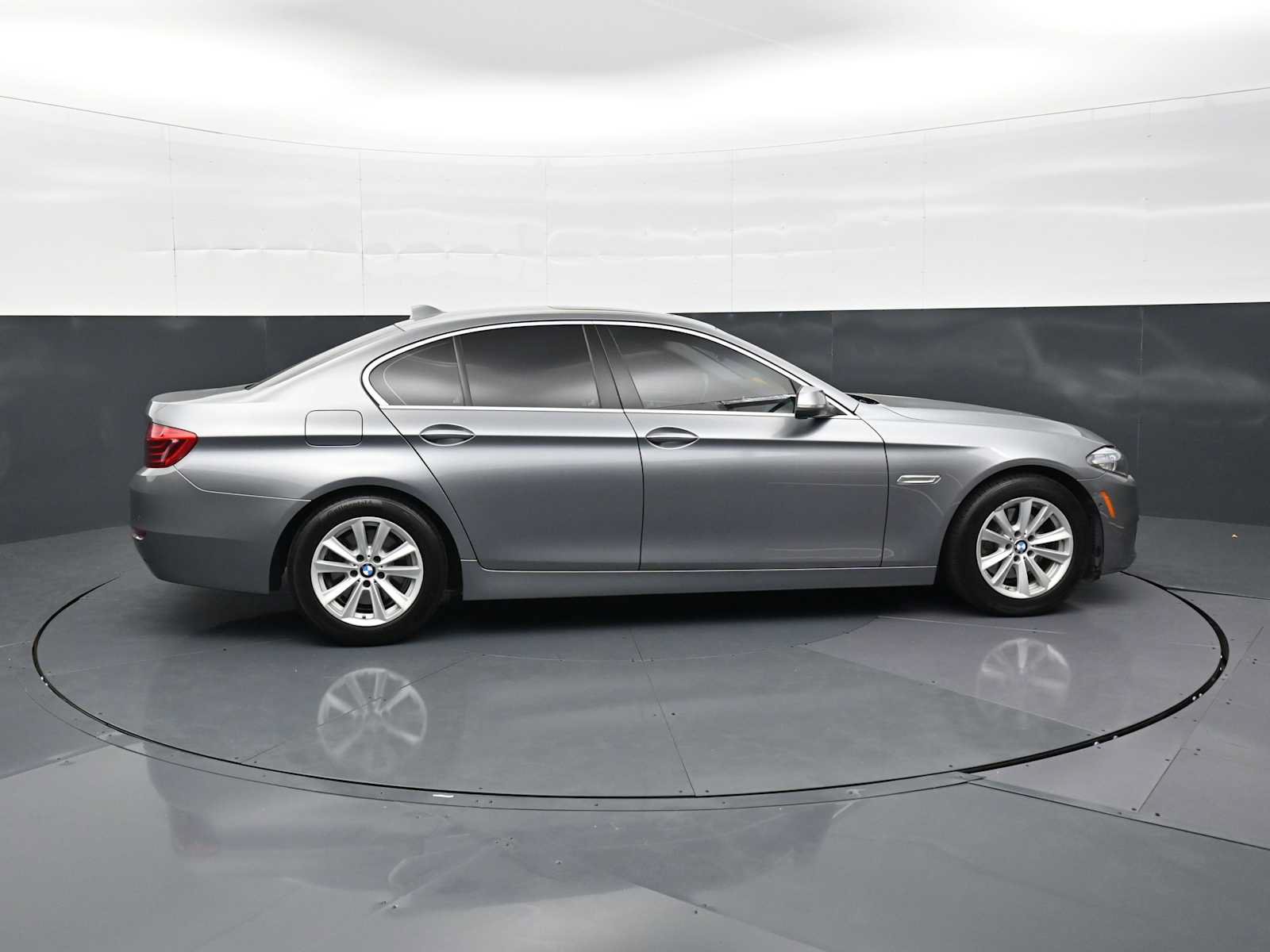 Used 2015 BMW 528i Sedan RWD image 4