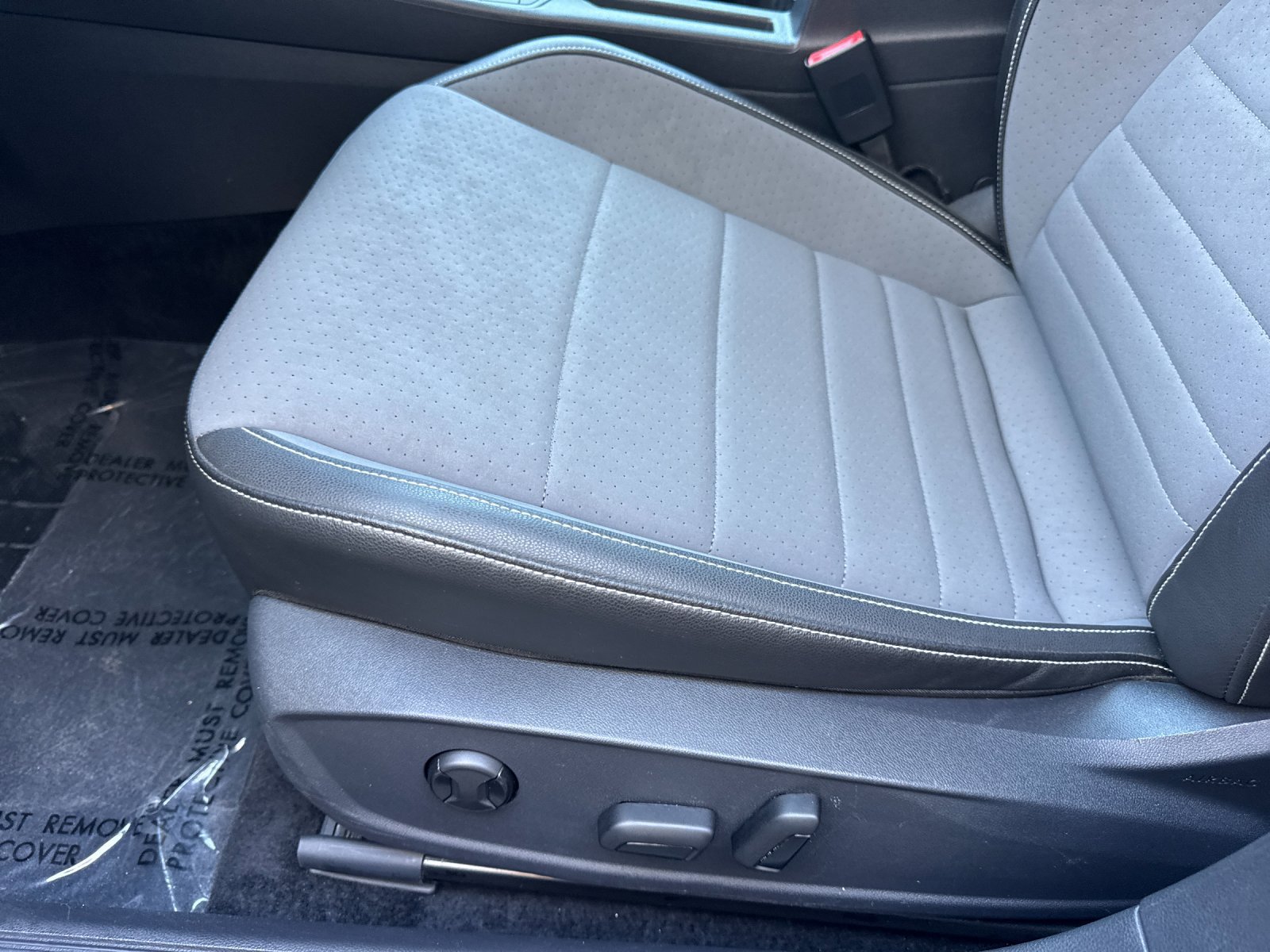 Used 2025 Volkswagen Jetta SE FWD image 13