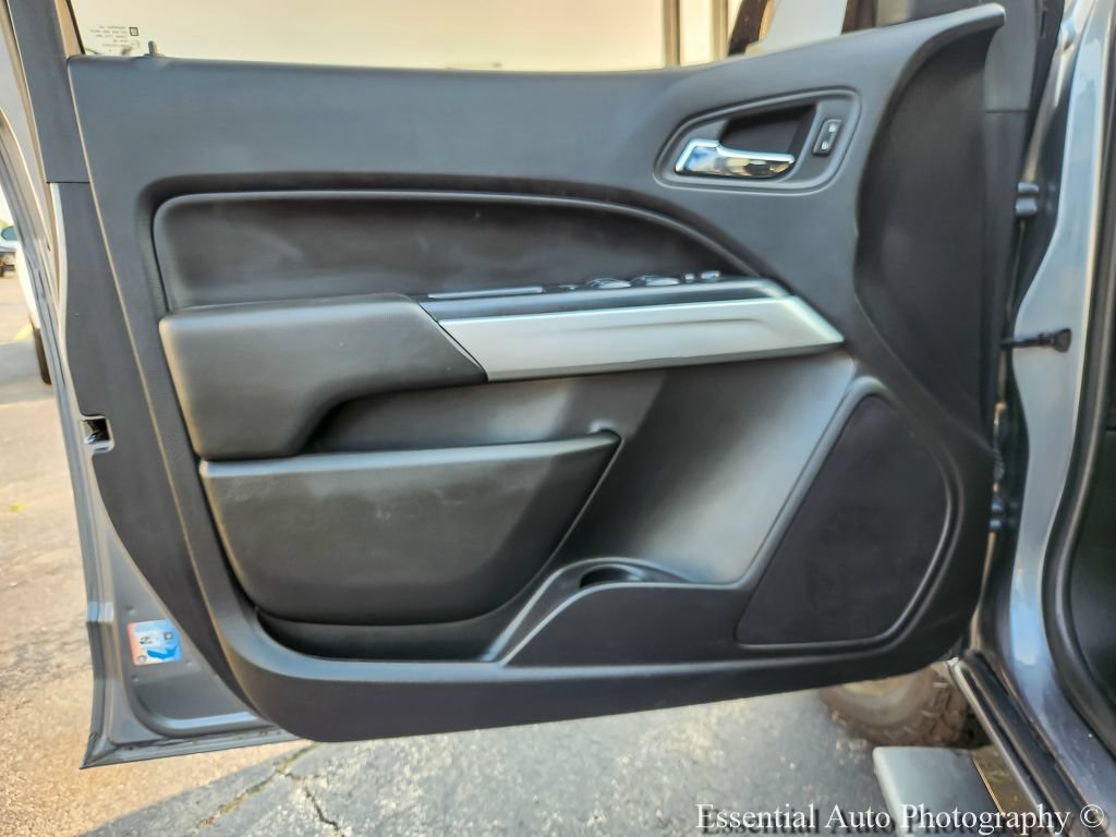 Used 2018 Chevrolet Colorado LT w/ LT Convenience Package RWD image 16