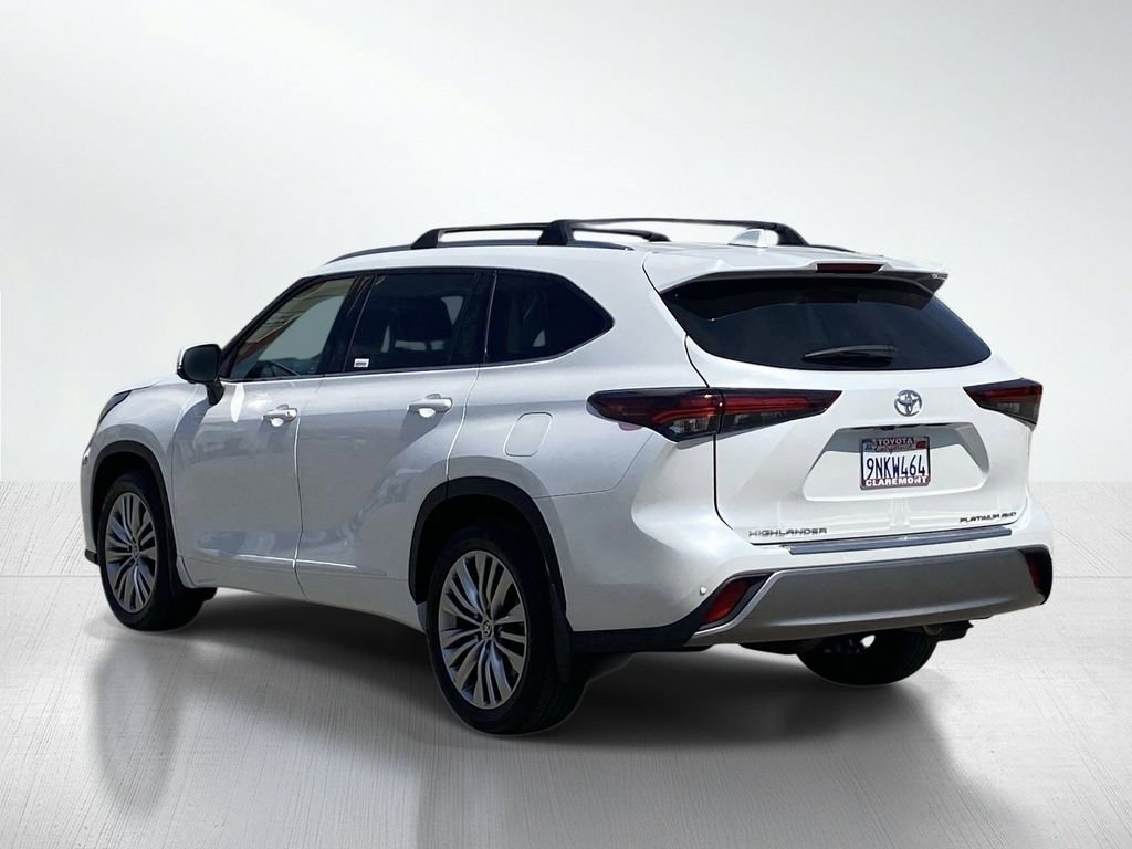 Used 2024 Toyota Highlander Platinum image 4