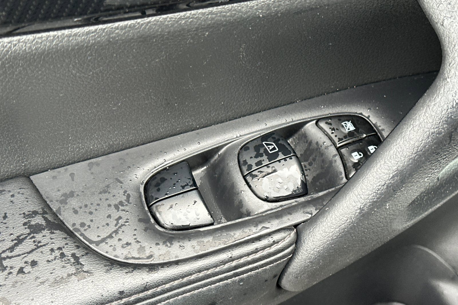 Used 2018 Nissan Rogue SL w/ Premium Package image 11