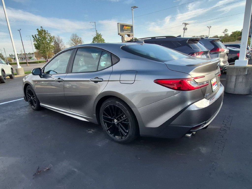 Used 2025 Toyota Camry SE FWD image 4