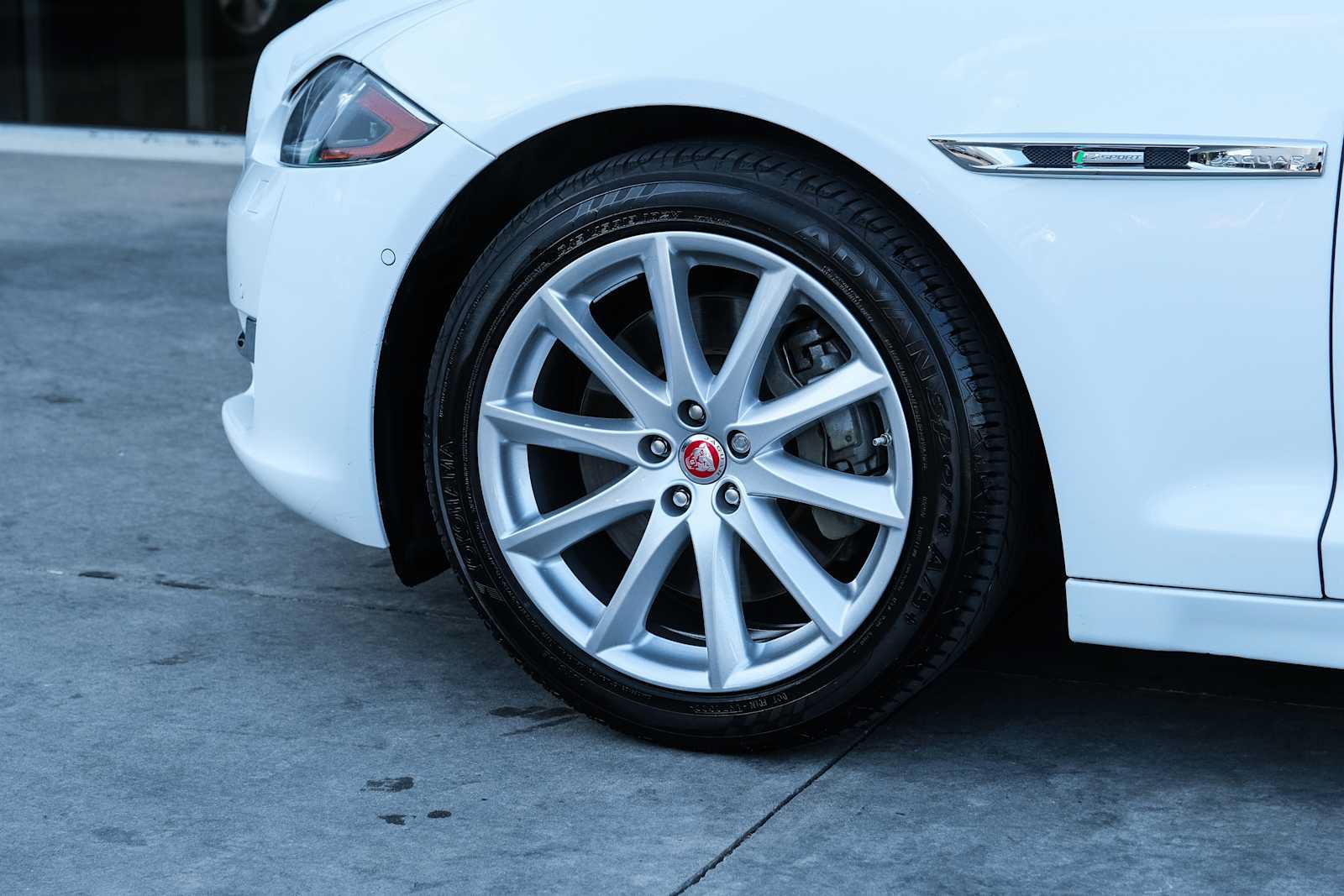 Used 2017 Jaguar XJ R-Sport RWD image 18