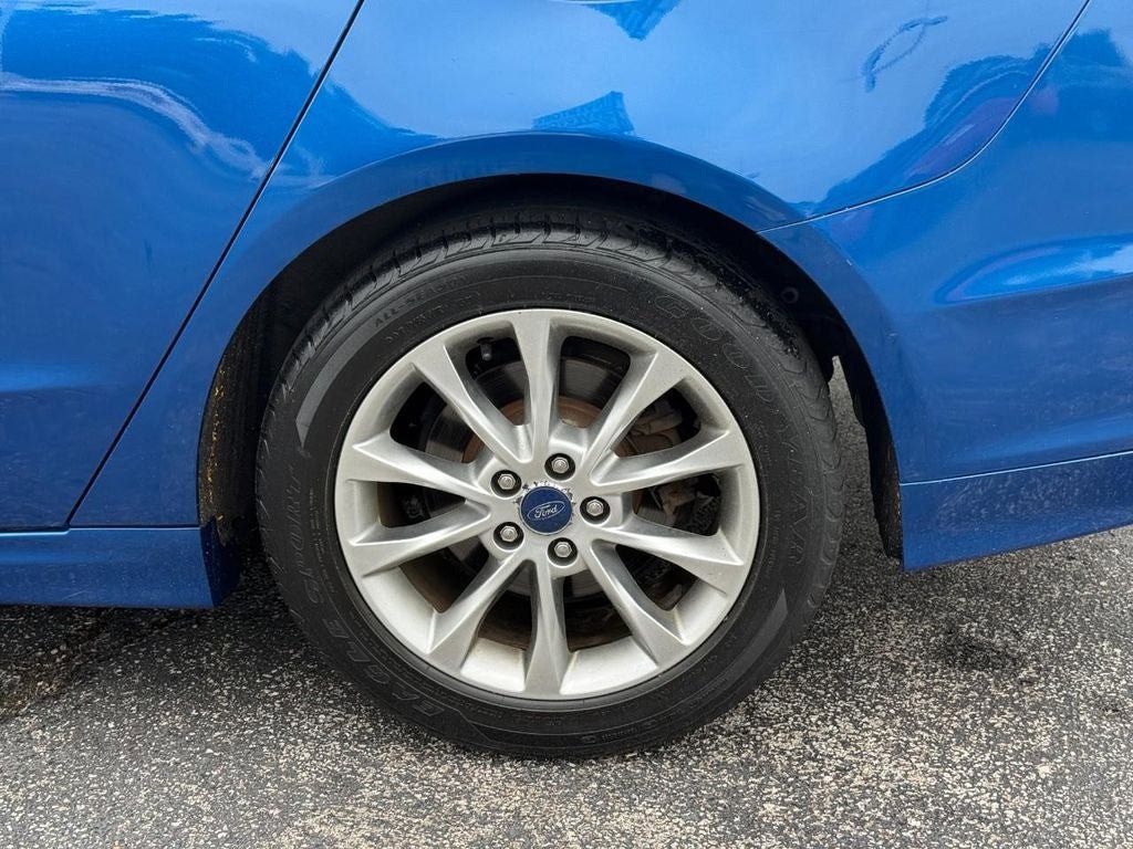 Used 2017 Ford Fusion SE FWD image 6