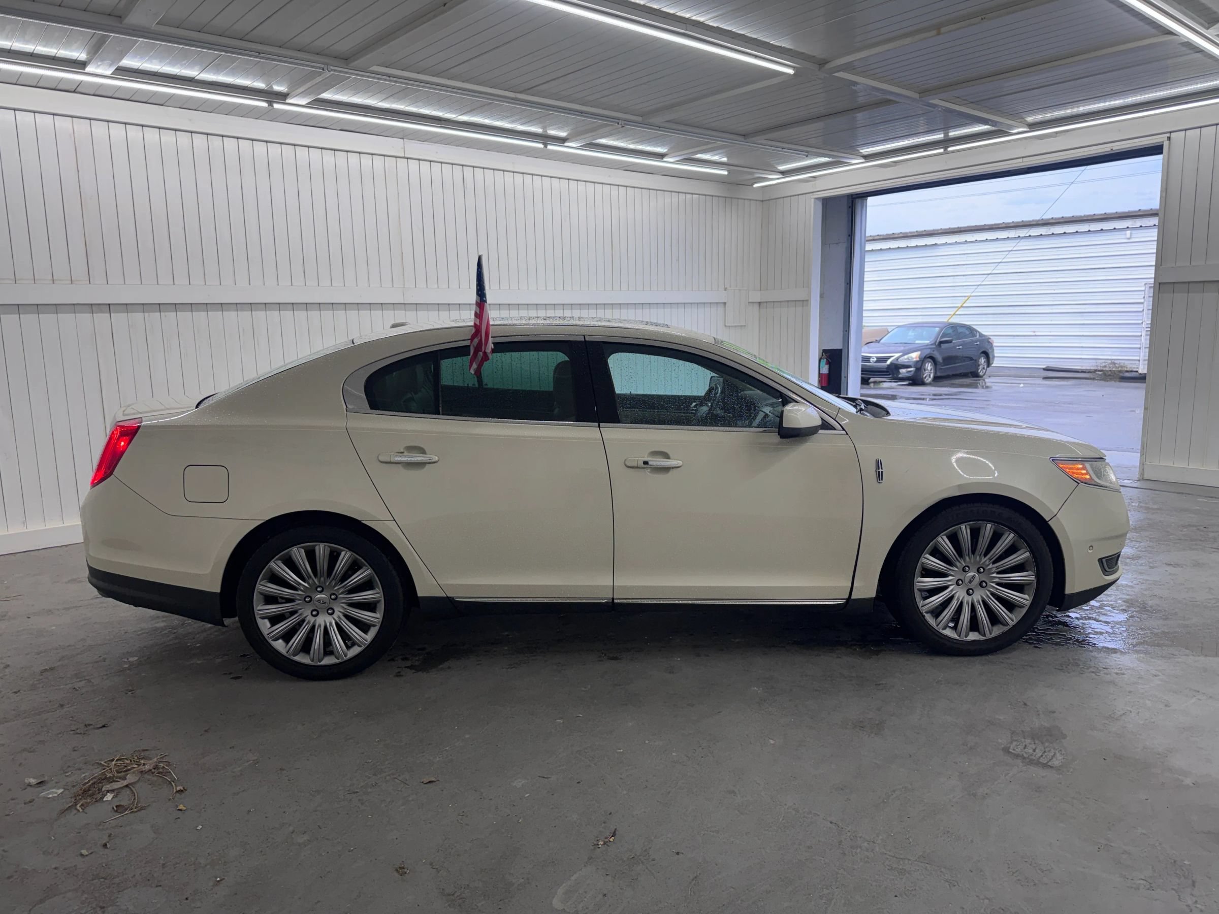 Used 2014 Lincoln MKS w/ Equipment Group 101A FWD image 4