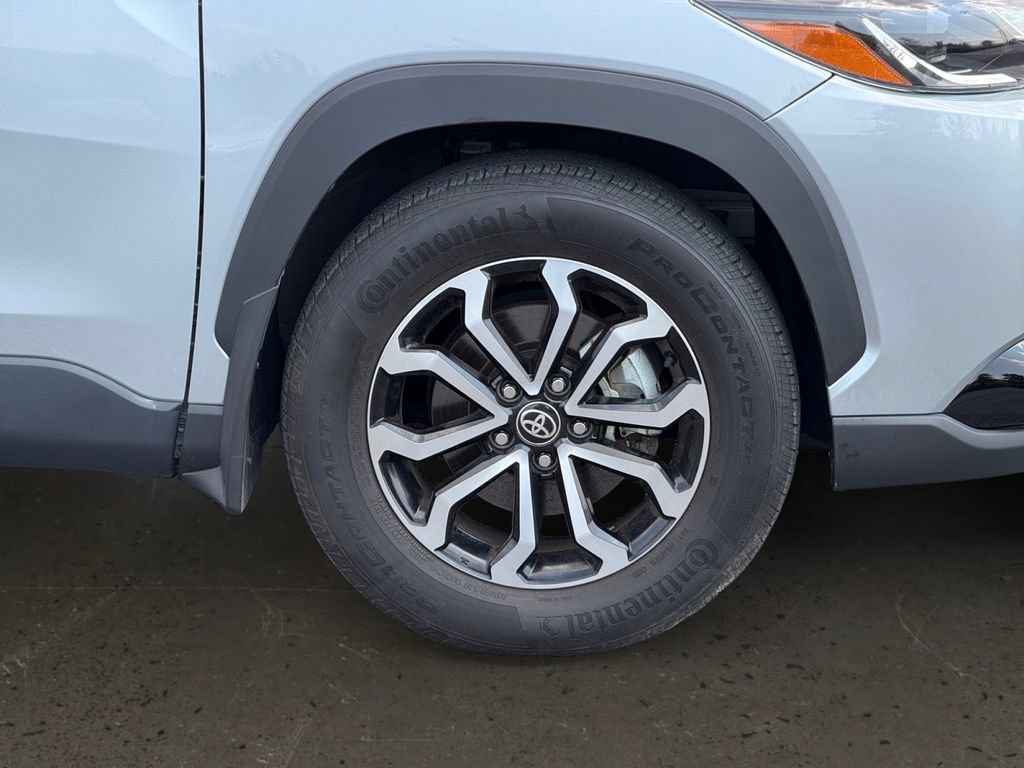 Used 2023 Toyota Corolla Cross AWD Hybrid w/ Moonroof Package image 9
