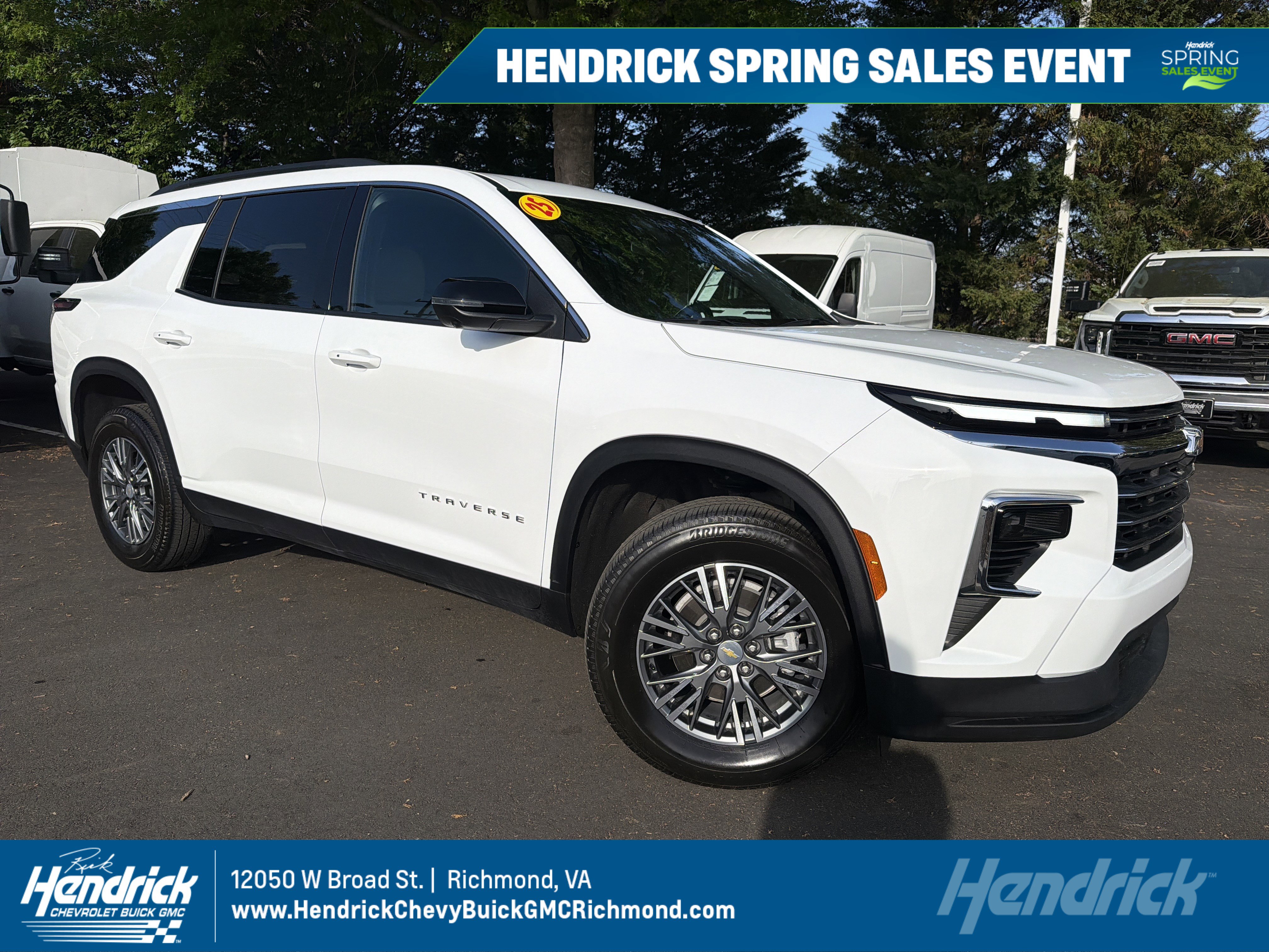 Used 2025 Chevrolet Traverse LT w/ Driver Confidence Package image 1