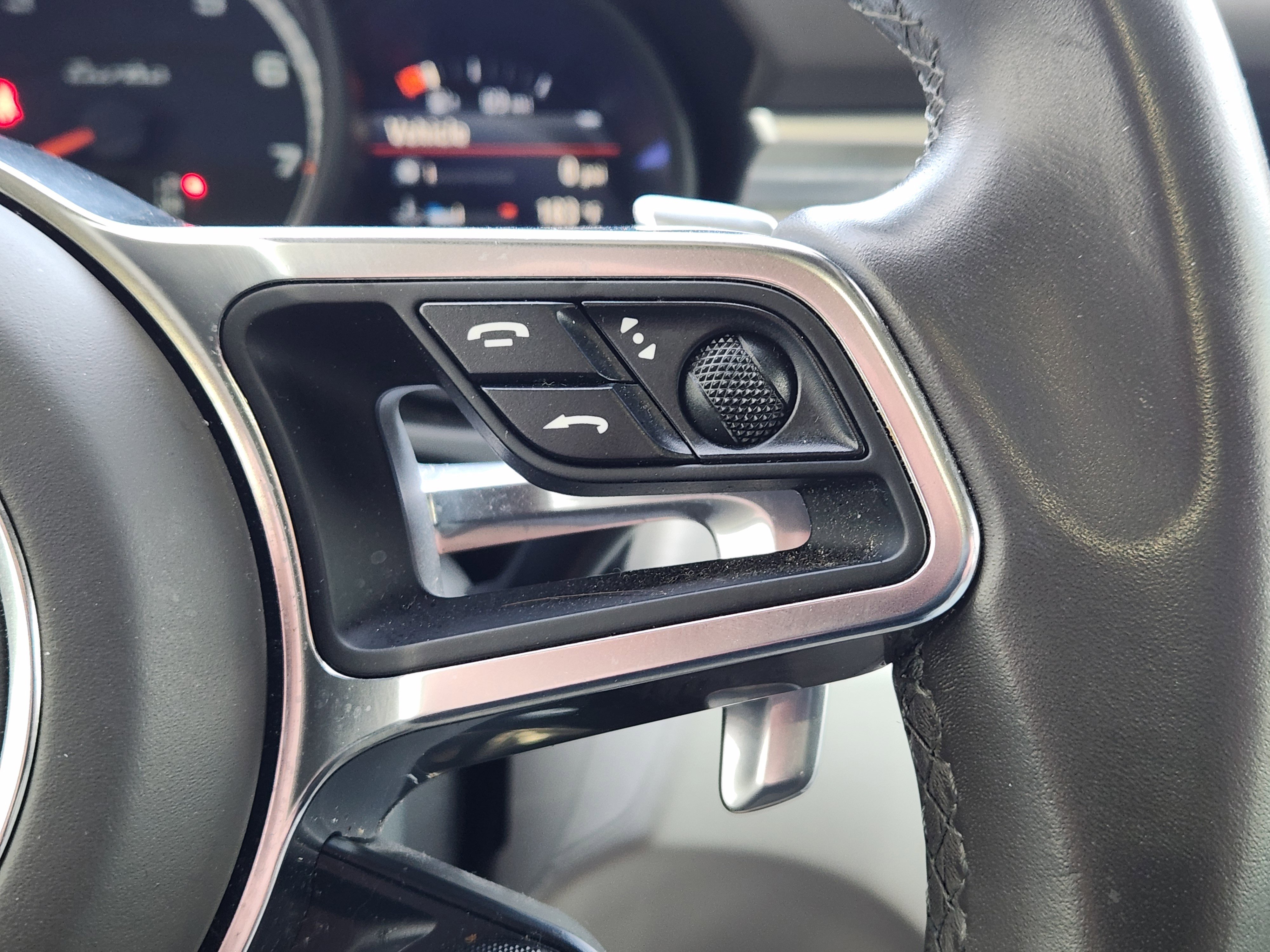 Used 2020 Porsche Macan Turbo image 28