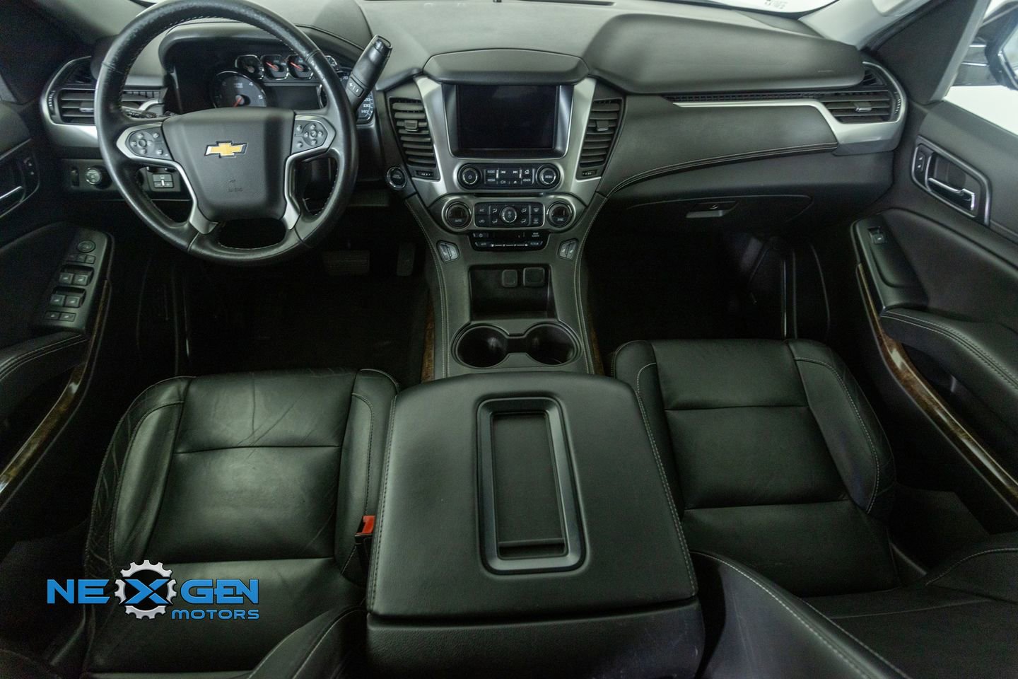 Used 2020 Chevrolet Suburban LT w/ Luxury Package image 32
