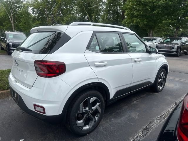 Used 2025 Hyundai Venue SEL FWD image 10