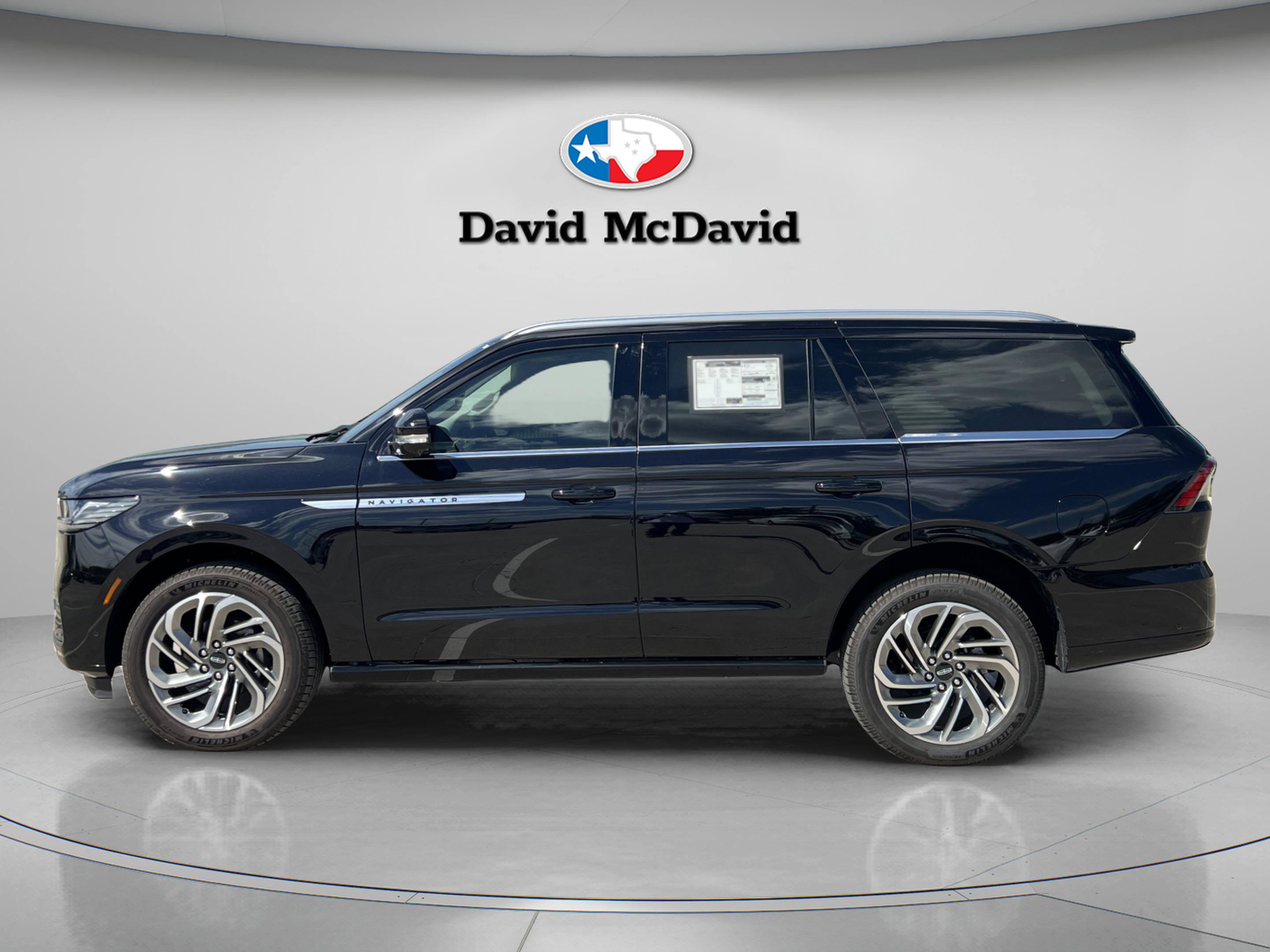 New 2025 Lincoln Navigator Reserve image 4