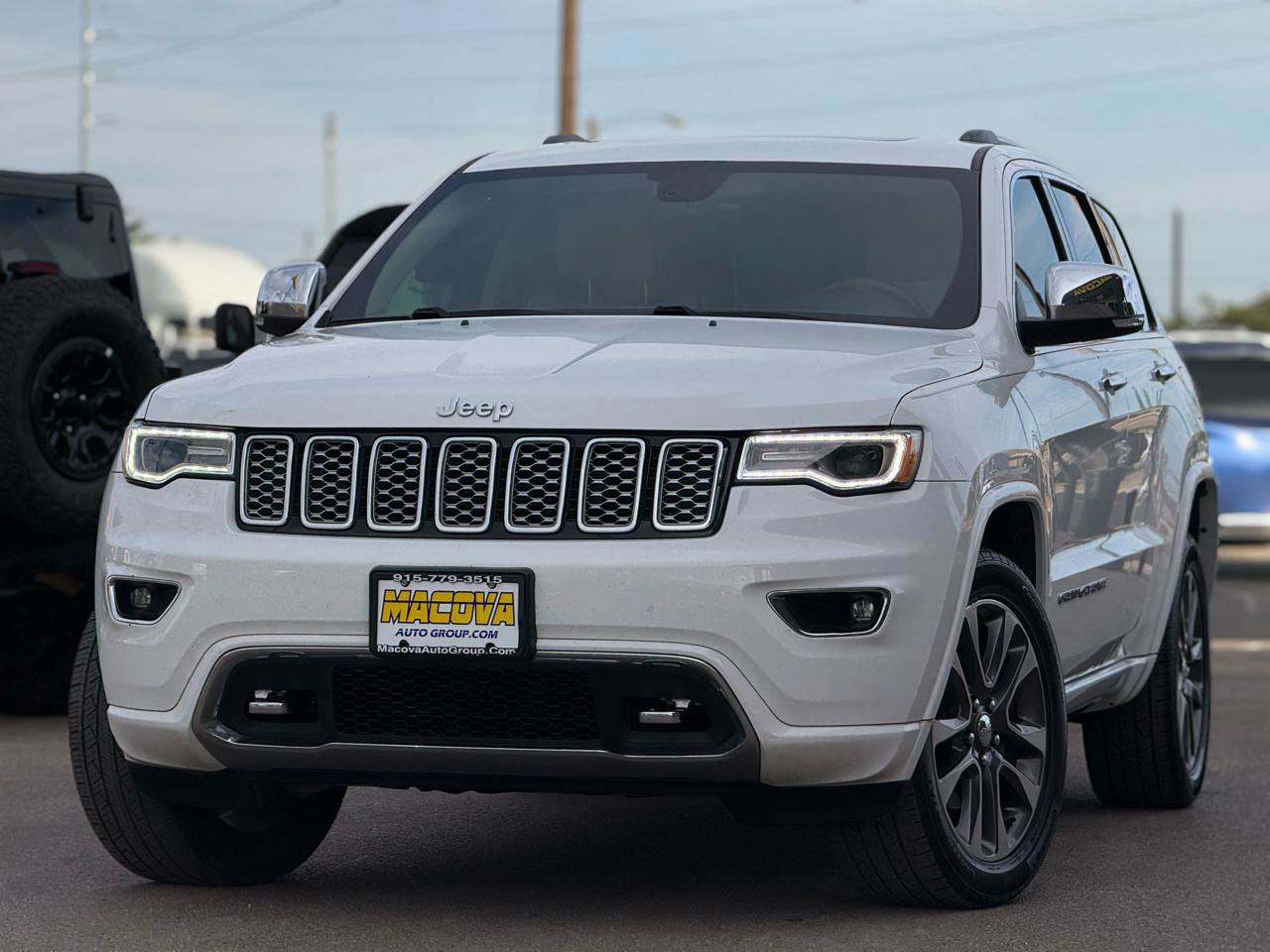 Used 2018 Jeep Grand Cherokee Overland AWD/4WD image 4