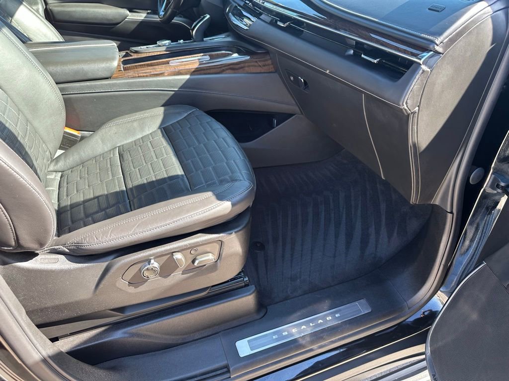 Used 2023 Cadillac Escalade ESV Premium Luxury Platinum image 16