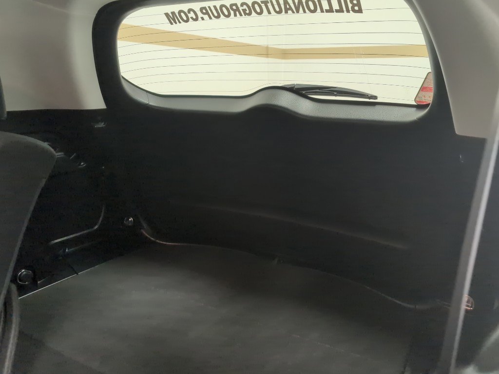 Used 2018 Toyota RAV4 LE image 16