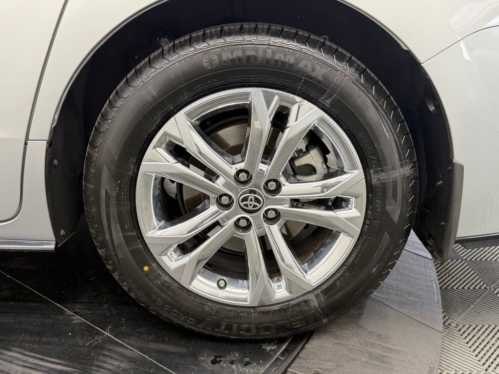 Certified 2023 Toyota Sienna XSE w/ XSE Plus Package AWD/4WD image 17