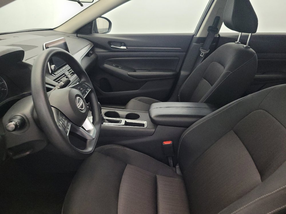 Used 2025 Nissan Altima 2.5 SV FWD image 17
