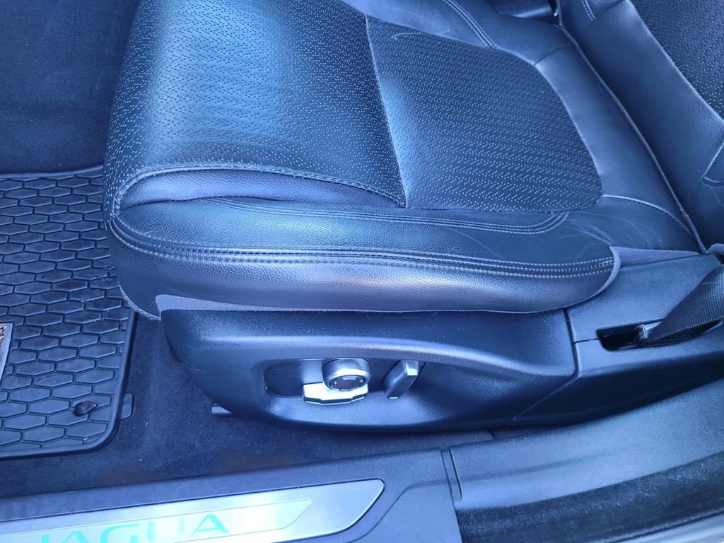 Used 2019 Jaguar XF Prestige image 27