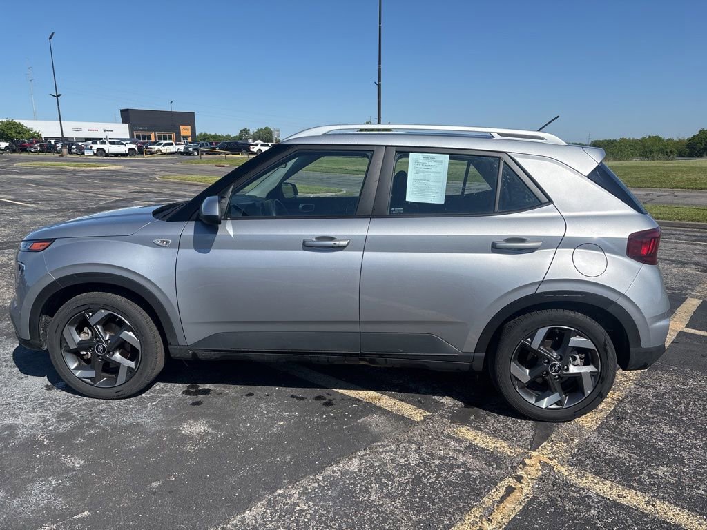 Used 2025 Hyundai Venue SEL FWD image 8