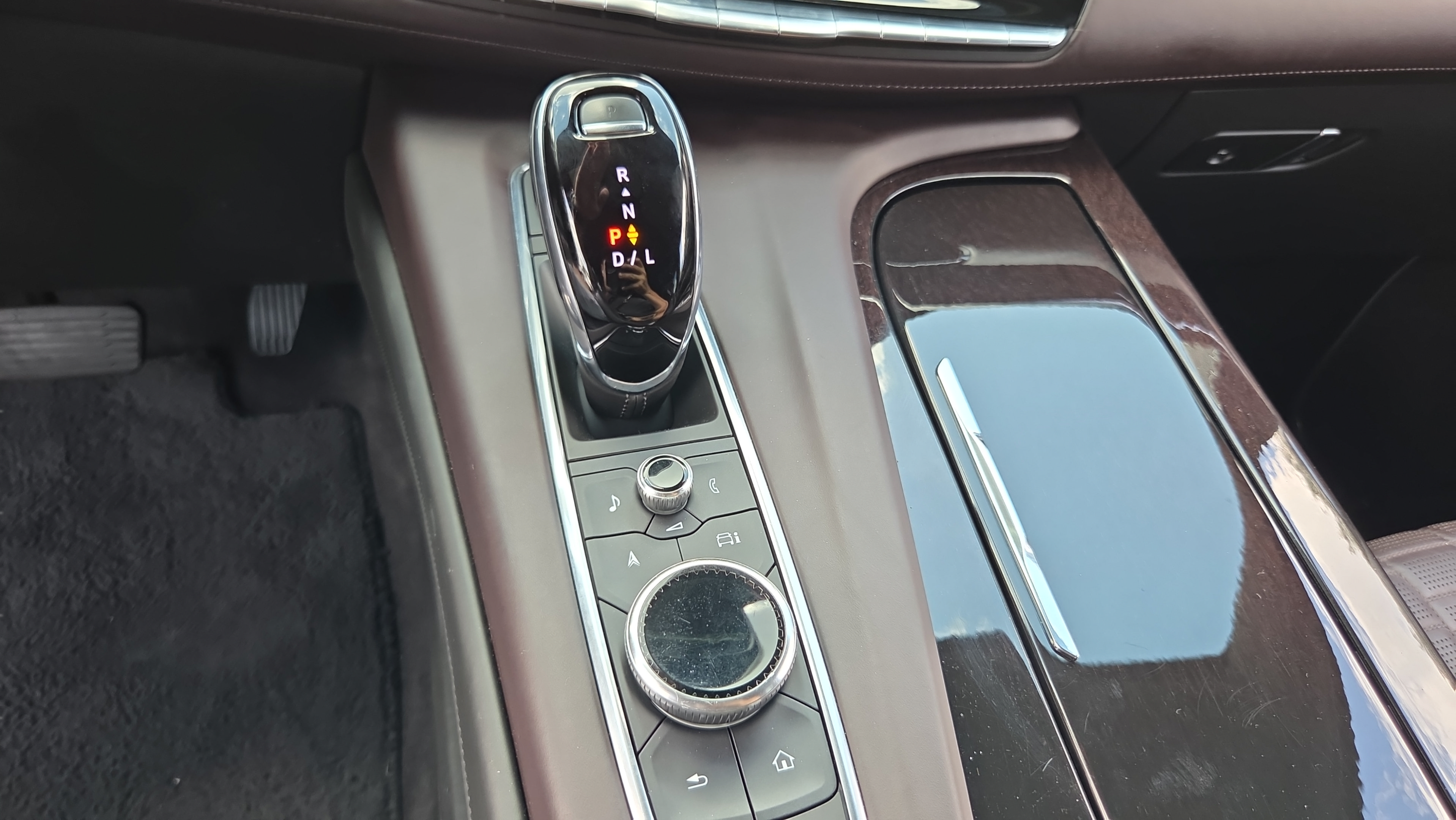 Used 2021 Cadillac Escalade ESV Sport Platinum w/ Heavy-Duty Trailer Package AWD/4WD image 23