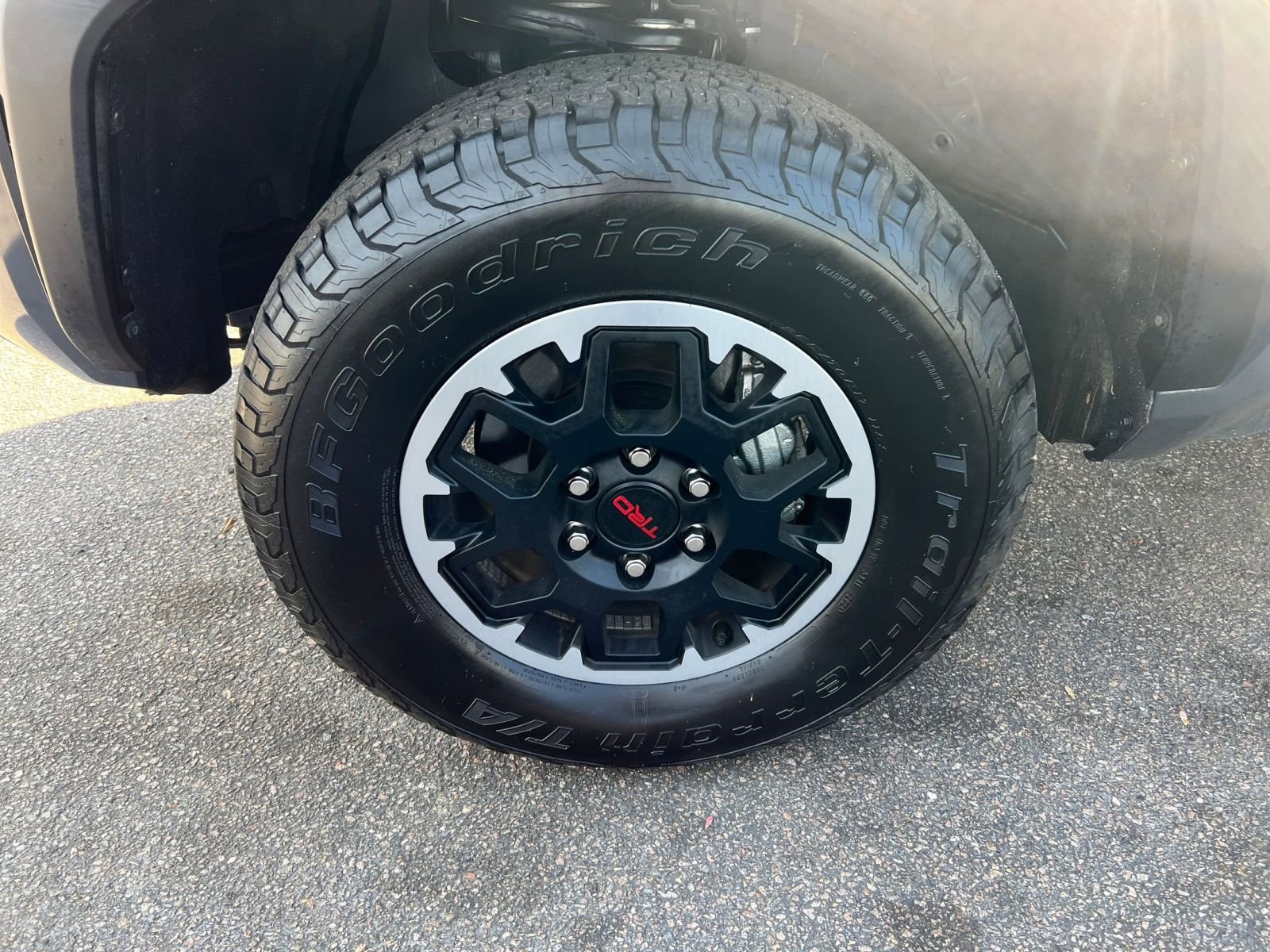 Used 2025 Toyota Tacoma TRD Off-Road image 30