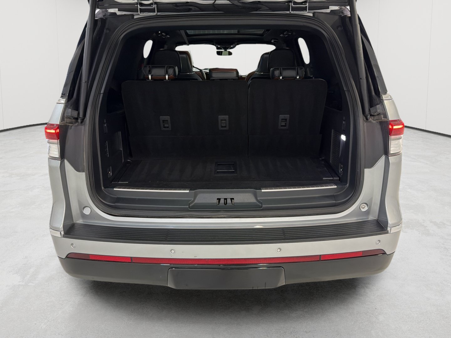 Used 2024 Lincoln Navigator Reserve AWD/4WD image 14
