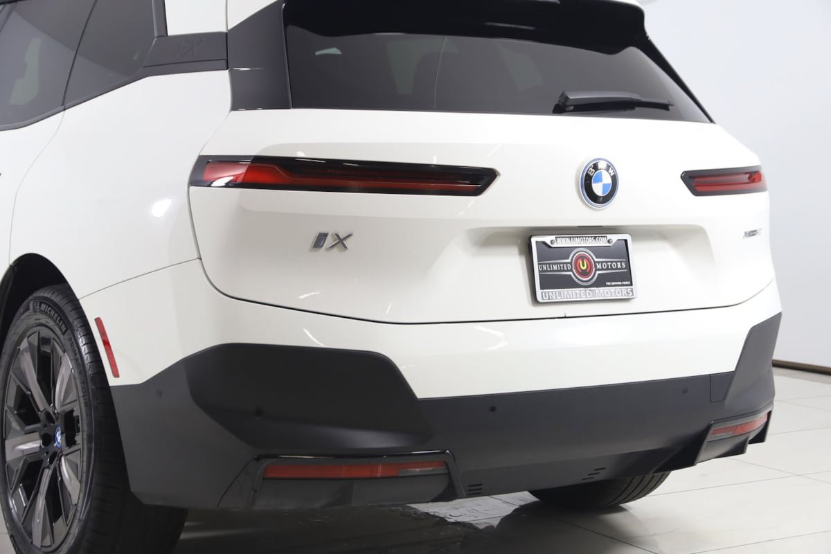 Used 2024 BMW iX xDrive50 w/ Convenience Package AWD/4WD image 23
