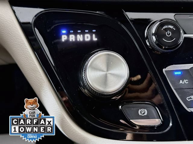 Used 2020 Chrysler Pacifica Touring w/ Cold Weather Group FWD image 16