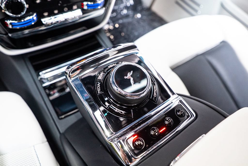 Used 2022 Rolls-Royce Phantom Sedan w/ The Phantom Package RWD image 53