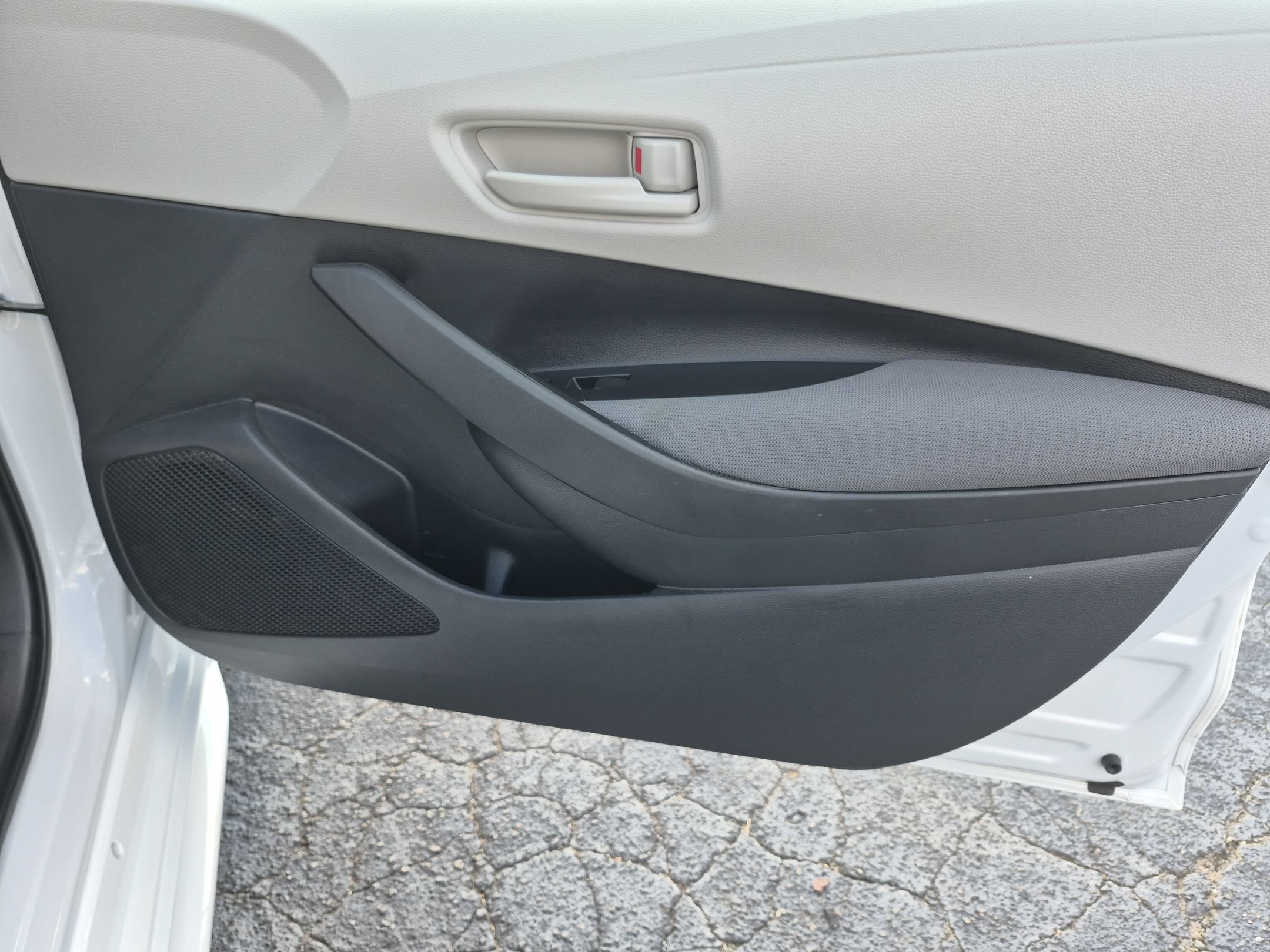 Used 2025 Toyota Corolla LE FWD image 33