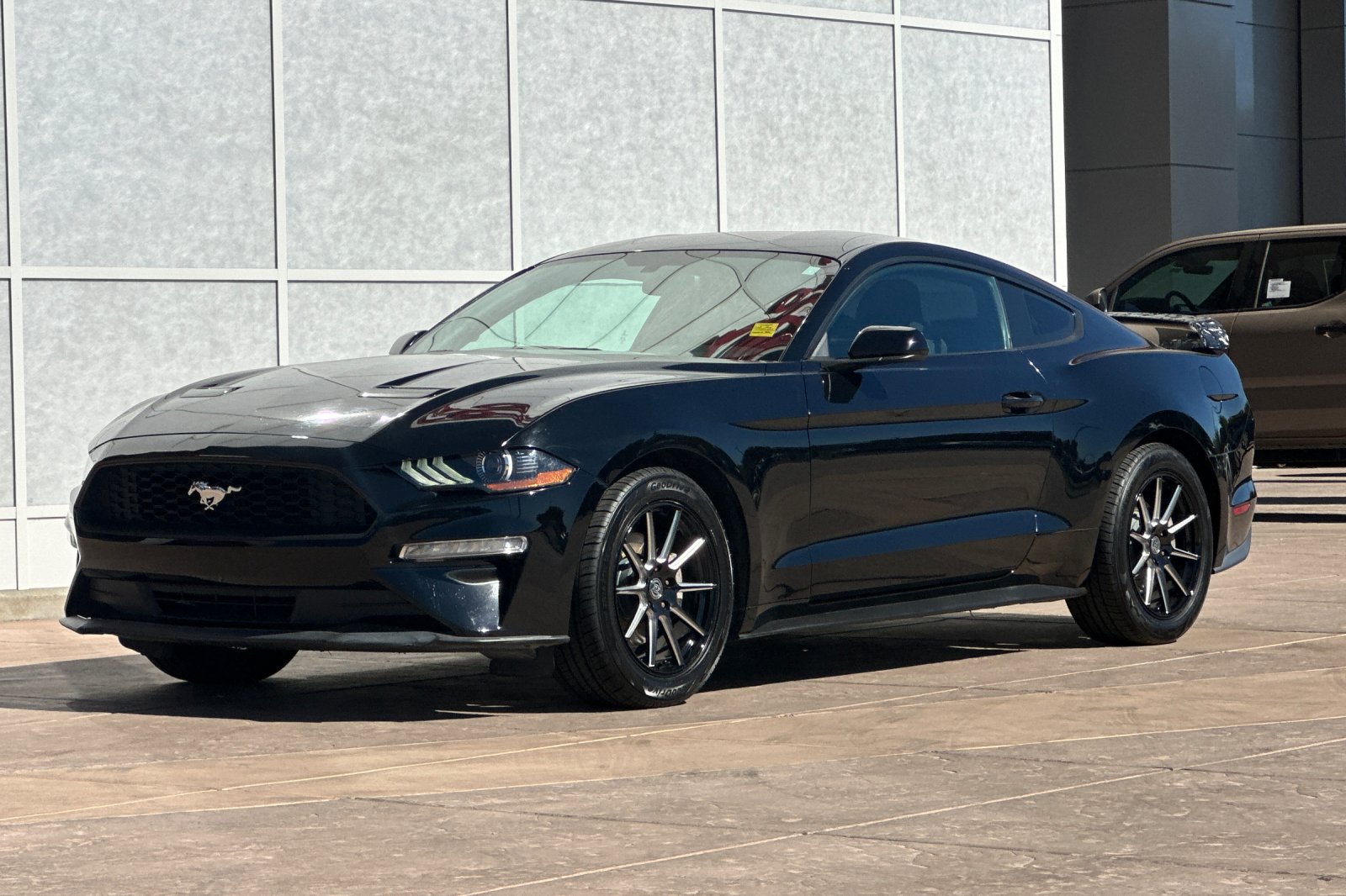 Used 2018 Ford Mustang Coupe RWD image 8