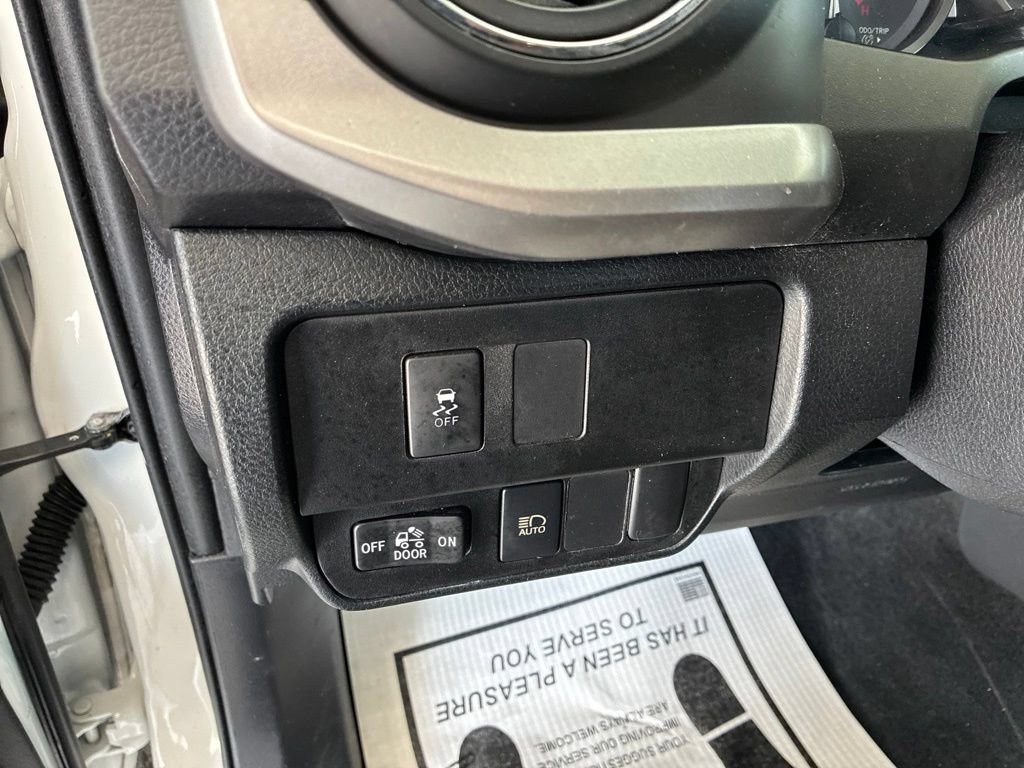 Used 2020 Toyota Tacoma SR5 AWD/4WD image 22