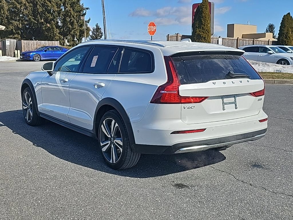 Used 2025 Volvo V60 B5 Cross Country Plus image 14