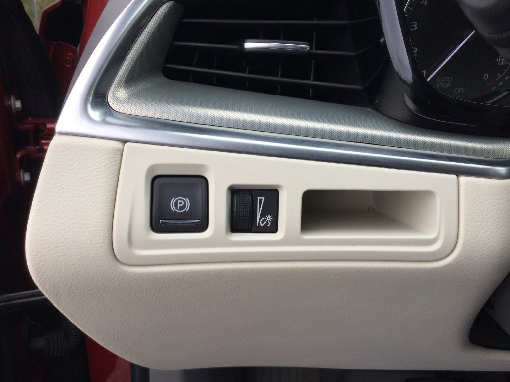Used 2024 Cadillac XT5 Premium Luxury w/ LPO, Floor Liner Package FWD image 17