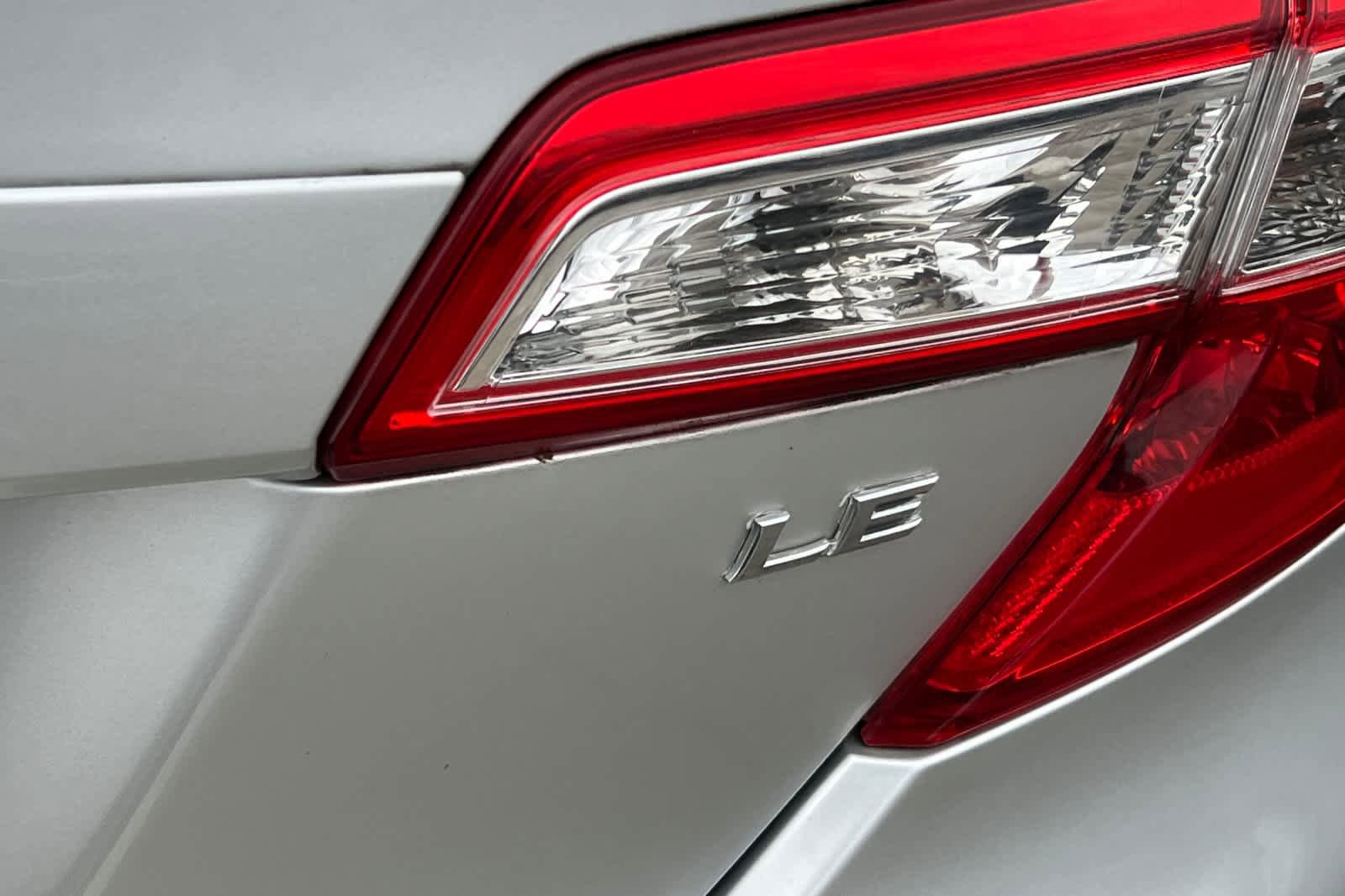 Used 2012 Toyota Camry LE FWD image 21