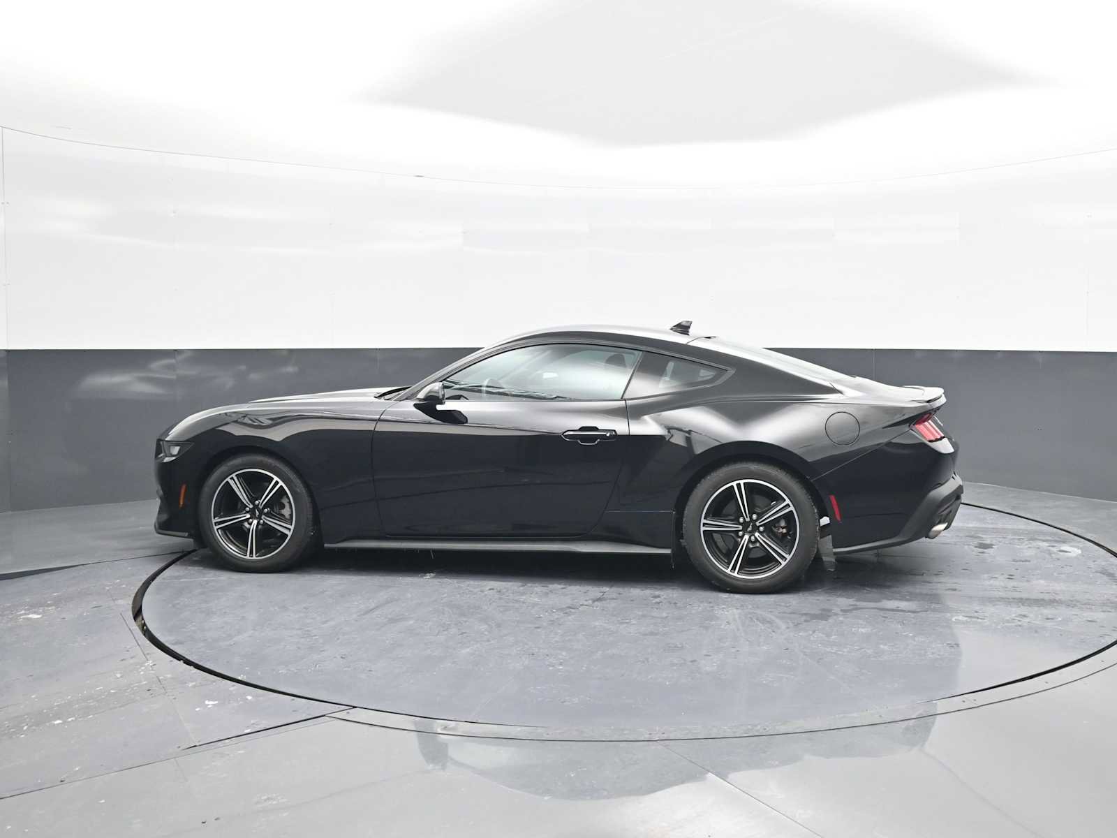 Used 2024 Ford Mustang Premium image 5