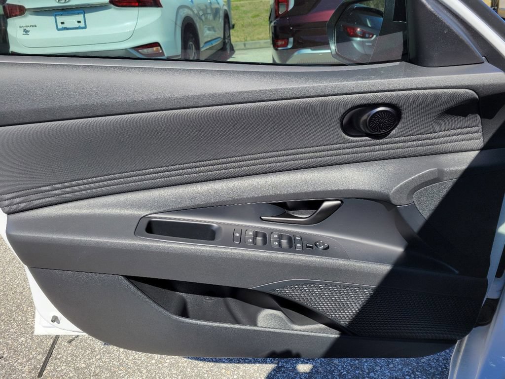 Used 2025 Hyundai Elantra Sport FWD image 6