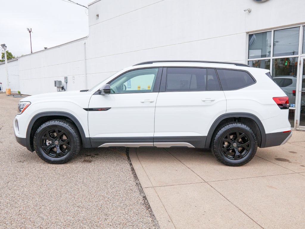 Certified 2025 Volkswagen Atlas Peak Edition SE AWD/4WD image 2