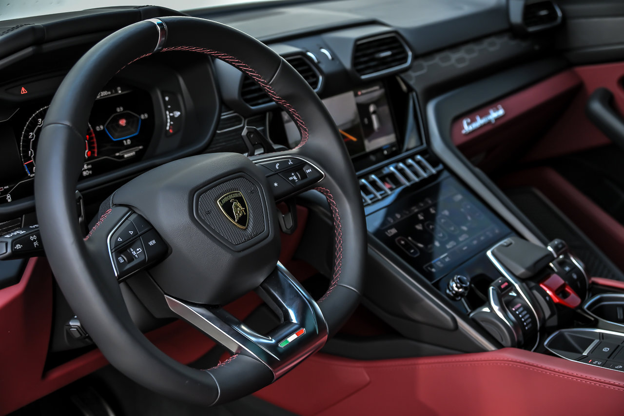 Used 2022 Lamborghini Urus AWD/4WD image 33