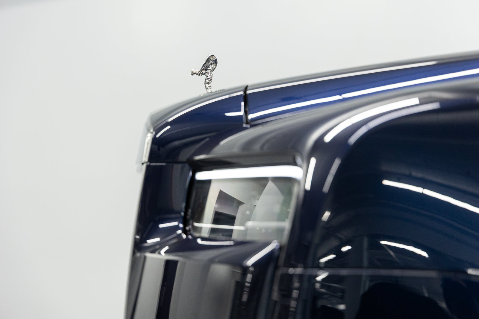 Certified 2025 Rolls-Royce Cullinan AWD/4WD image 15