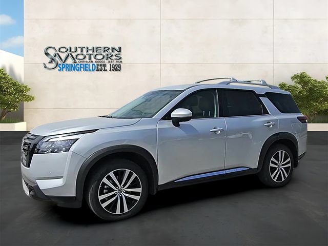 Used 2025 Nissan Pathfinder Platinum w/ Black Appearance Package FWD image 27