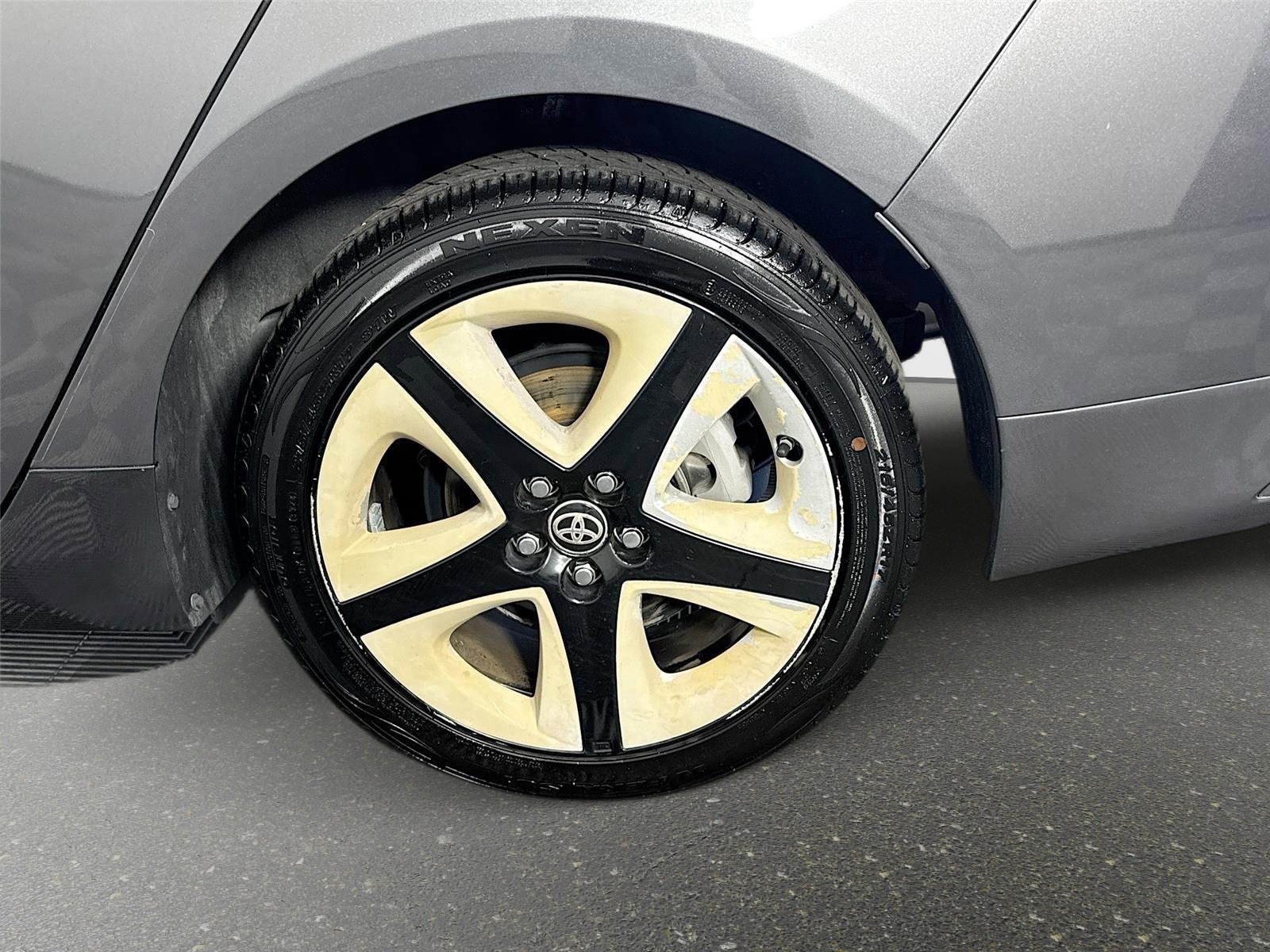 Used 2017 Toyota Prius Three Touring FWD image 29