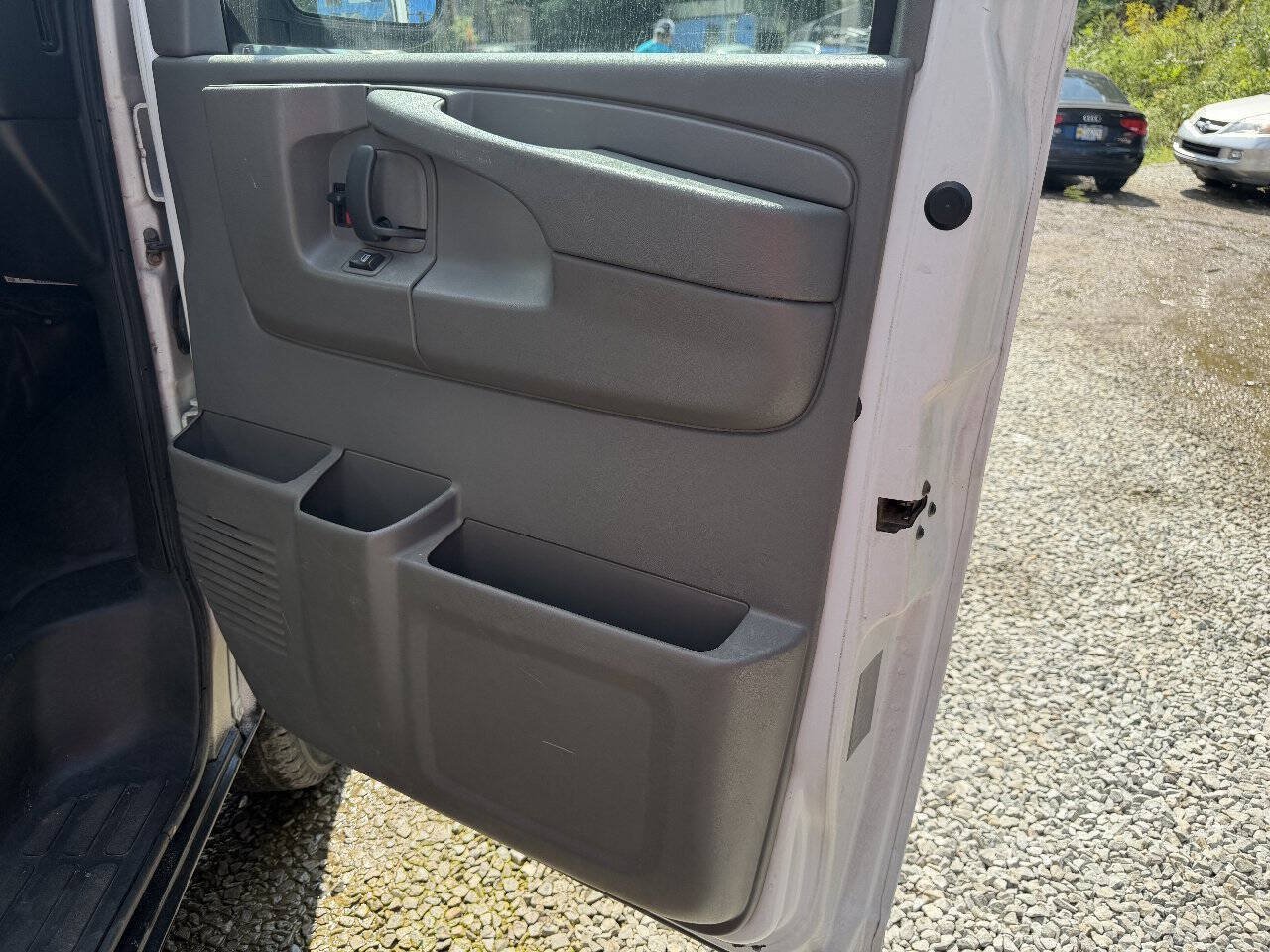 Used 2013 Chevrolet Express 3500 Extended RWD image 14